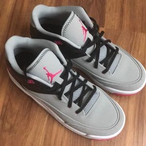 Jordan size 6Y sneakers. Have box!